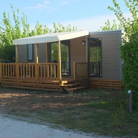 Camping Du Plan D'Eau **** Hotel Saint-Yrieix-sur-Charente Esterno foto