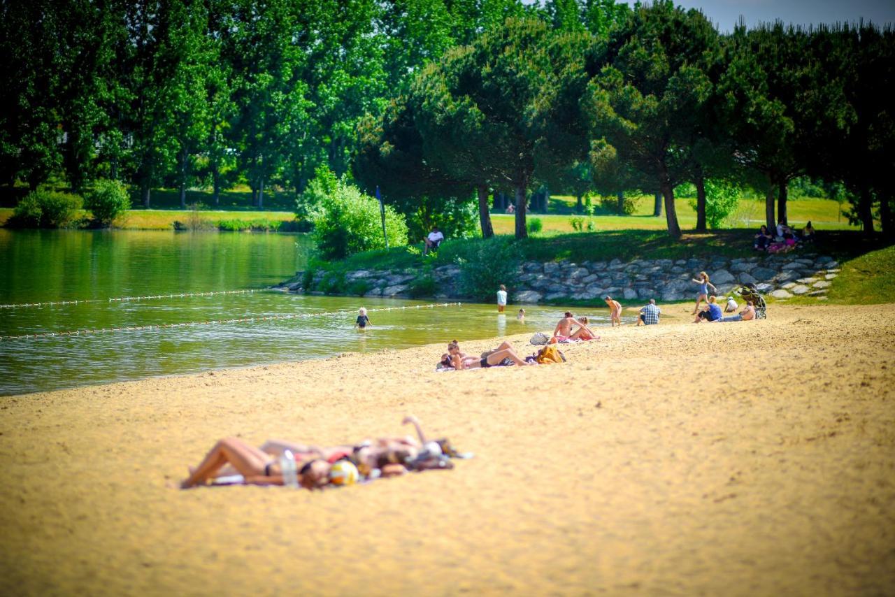 Camping Du Plan D'Eau **** Hotel Saint-Yrieix-sur-Charente Esterno foto