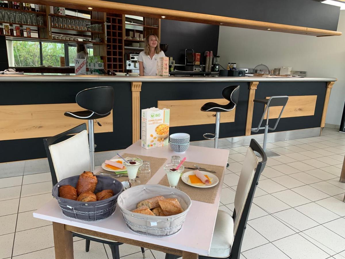 Camping Du Plan D'Eau **** Hotel Saint-Yrieix-sur-Charente Esterno foto