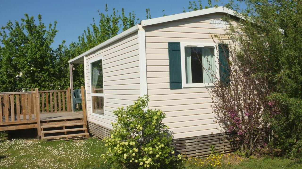 Camping Du Plan D'Eau **** Hotel Saint-Yrieix-sur-Charente Esterno foto