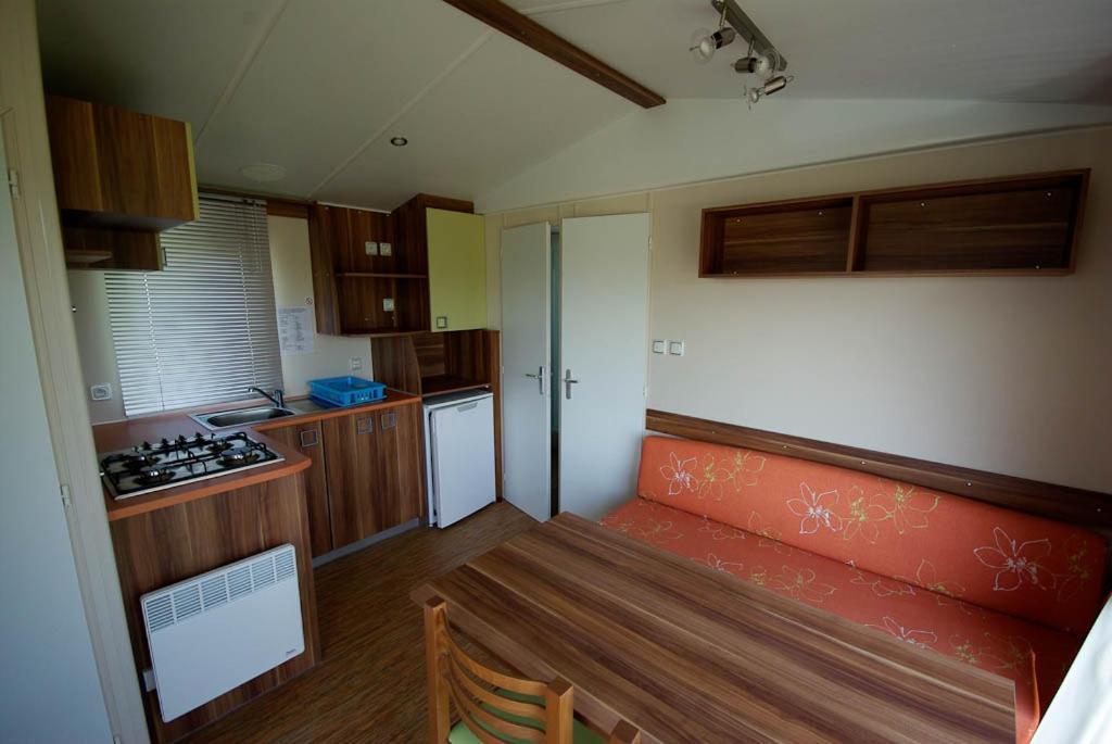 Camping Du Plan D'Eau **** Hotel Saint-Yrieix-sur-Charente Esterno foto